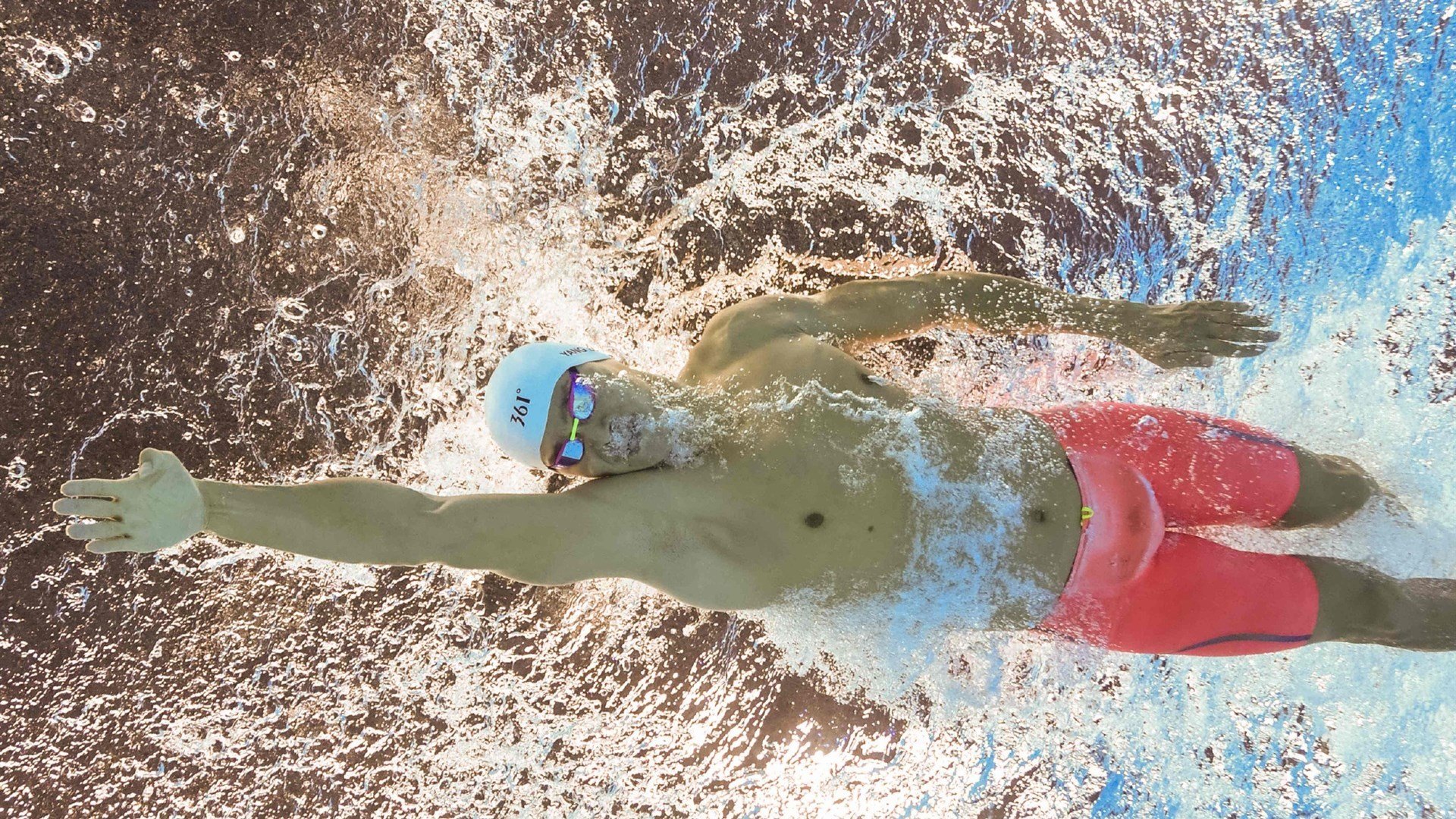 “中国足球运动员首次入驻国际联赛，开启海外征程”，中国有哪些足球运动员在国外联赛