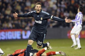 皇马主场2-0战胜西班牙人，继续领跑西甲积分榜，西甲-皇马2-0马竞