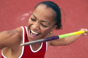 神话般故事在比赛场上上演，球员们尽显风采，球员在赛场上挥洒的青春的汗水